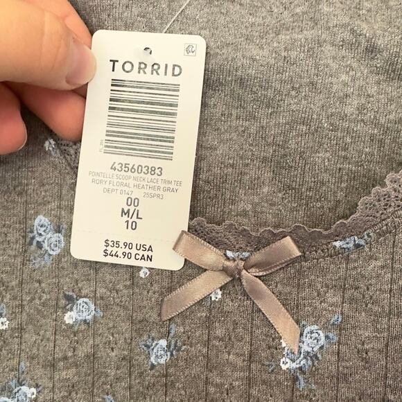 NWT Torrid Lace Trim Fitted Scoop Tee Floral Size 00 Lettuce Edge Ribbed - Picture 3 of 8